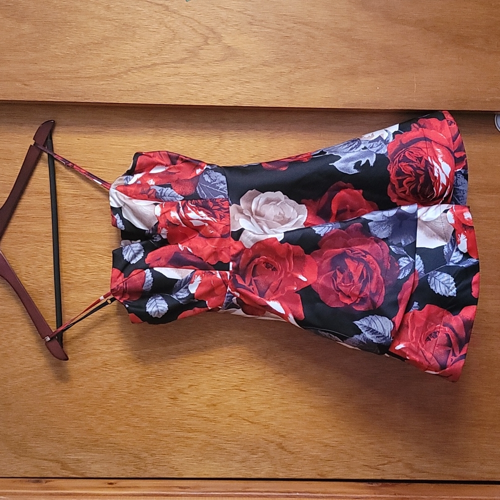 New Trixxi Floral V-neck Bow Back Fit n Flare Dress